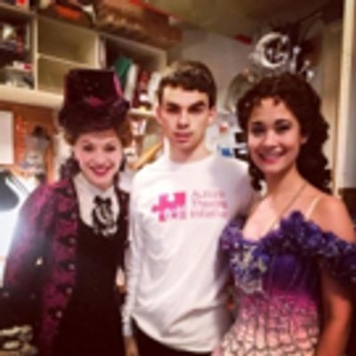 Photo Flash: PHANTOM Supports Autism Theatre Initiative, KING AND I Staves Off Hanger, and More Saturday Intermission Pics!