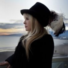 Stevie Nicks Announces 27-City North American 24 Karat Gold Tour With Pretenders