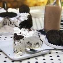 9 Ice Cream Cakes Worth Screaming About For National Ice Cream Month