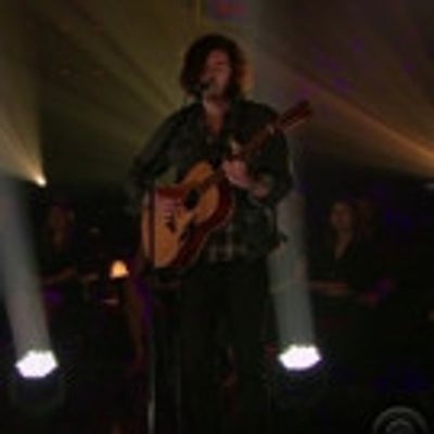 VIDEO: Hozier Performs 'Cherry Wine' to Benefit Domestic Abuse Charities Worldwide