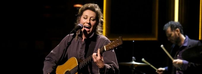 VIDEO: Martha Wainwright Performs 'Around the Bend' on TONIGHT SHOW Video