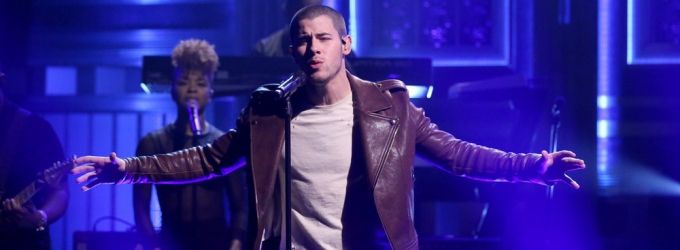 VIDEO: Nick Jonas Performs New Song 'Close' on TONIGHT SHOW; All the Clips! Video