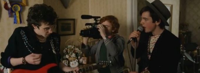 VIDEO: Ferdia Walsh-Peelo & Lucy Boynton Star in John Carney's SING STREET Video