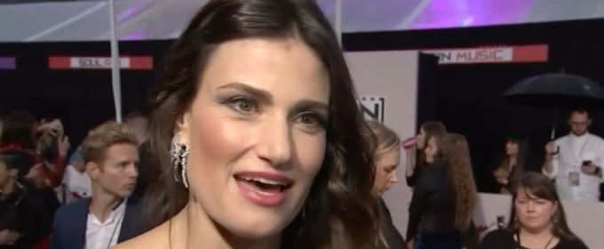 VIDEO: Idina Menzel & More Weigh In on HAMILTON Incident at AMA's Video