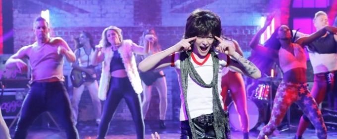 VIDEO: Sneak Peek - Gaten Matarazzo, Noah Schnapp Compete on LIP SYNC BATTLE Video