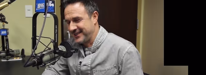 STAGE TUBE: David Arquette Talks SHERLOCK HOLMES in Chicago Video