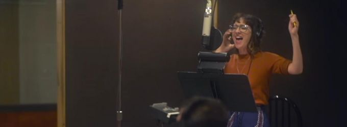 STAGE TUBE: Carmen Cusack Records 'Sun's Gonna Shine' from Martin & Brickell's… Video