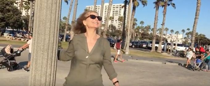 VIDEO: BWW Exclusive - Roslyn Kind Celebrates Valentine's Day with New Single &… Video
