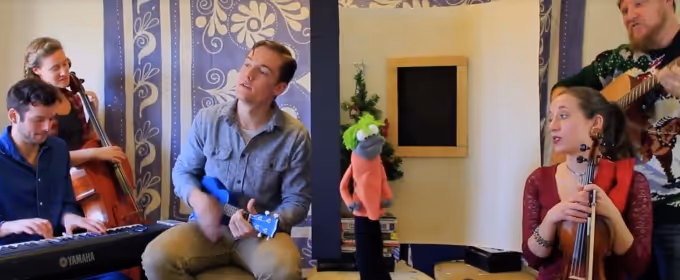 STAGE TUBE: Cast of THE UNDERSTUDIES Unveils Holiday Mashup 'Blue/White Christmas'… Video