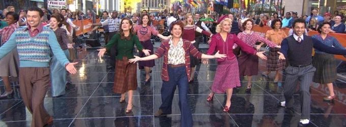 VIDEO: Bryce Pinkham, Corbin Bleu & Cast Perform HOLIDAY INN Medley on 'Today' Video