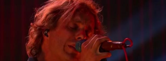 VIDEO: Awolnation Perform 'Woman, Woman' on LATE LATE SHOW Video