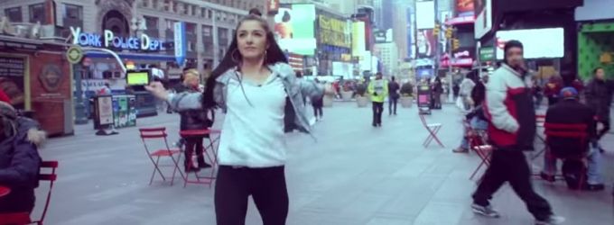STAGE TUBE: HAMILTON Actress Stars in Jimkata's 'Jumping Out of Airplanes' Video Video