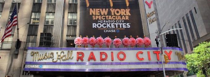 TV: The Rockettes Preview NEW YORK SPECTACULAR Atop Radio City Music Hall Marquee Video
