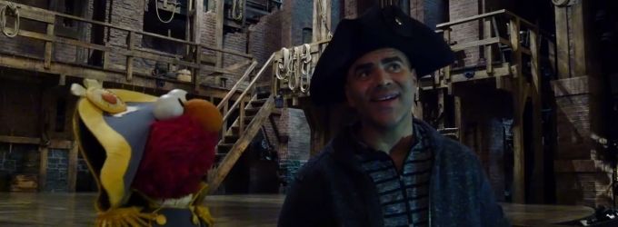 STAGE TUBE: Christopher Jackson Sings 'The Story of Tonight' with Elmo in #Ham4Ham Video