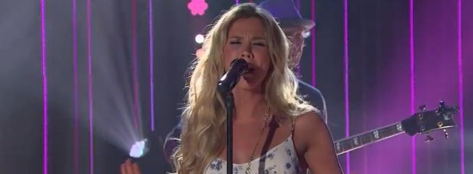 VIDEO: Joss Stone Performs 'Let Me Breathe' on LATE LATE SHOW Video