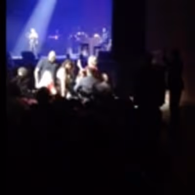 TV: A Fanilow Gets a Surprise Proposal with the Help of Barry Manilow!