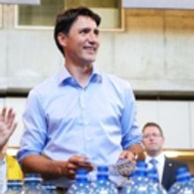 Photo Flash: Canadian Prime Minister Justin Trudeau Goes Behind the Scenes at Stratfo