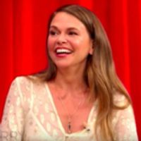 VIDEO: Broadway's Sutton Foster Talks Steamy YOUNGER Sex Scenes & Broadway Etiquette Video