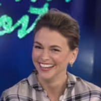 VIDEO: Tony Winner Sutton Foster Talks YOUNGER S4, New Baby & More Video