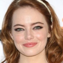 Lindsay Lohan  Invites Emma Stone to Film MEAN GIRLS 2 Together