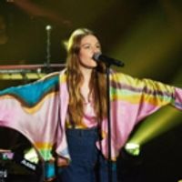 VIDEO: Maggie Rogers Performs 'On+Off' on LATE LATE SHOW Video