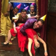 THE PLAY THAT GOES WRONG Celebrates 3rd Birthday with Booking Extension and Another…