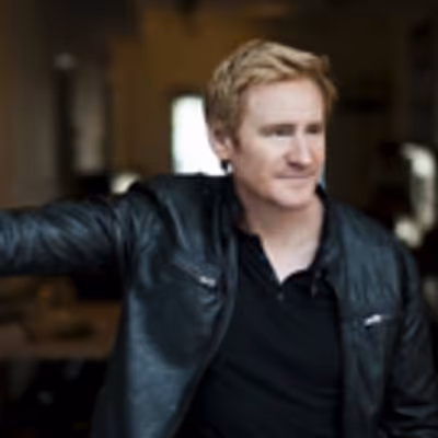 BWW Review: Broadway's Bart Shatto Belts Out One Showstopper After Another at The Rrazz Room