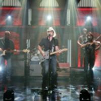 VIDEO: Brad Paisley Performs 'Last Time for Everything' & More on LATE NIGHT Video