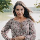 Indi Country Songwriter Caroline Jones Goes Bare Feet on Tour with Zac Brown Band