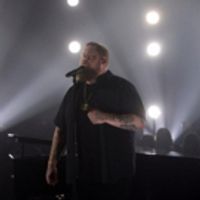 VIDEO: Rag'n'Bone Man Performs 'Skin' on LATE LATE SHOW Video