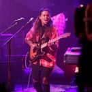 VIDEO: Tash Sultana Makes U.S. TV Debut Performing 'Jungle' on LATE NIGHT