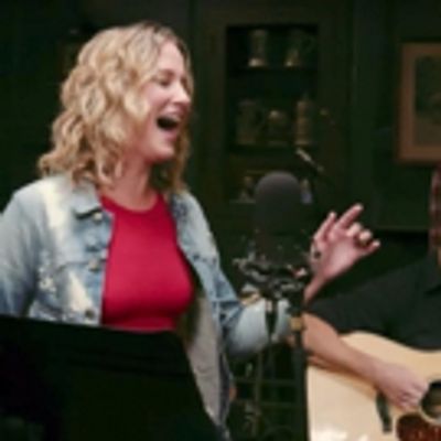 VIDEO:  Jennifer Nettles Puts Country Spin on 'No Good Deed' in WICKED's #OutOfOz Series!