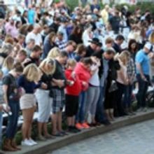 City Of Nashville, NCVC, & CMA Hold Vigil Honoring Victims of Las Vegas Shooting