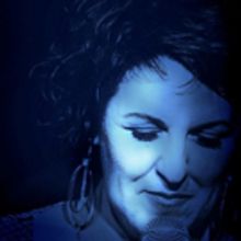 BWW REVIEW: Queenie van de Zandt brings BLUE: THE SONGS OF JONI MITCHELL to Hayes The