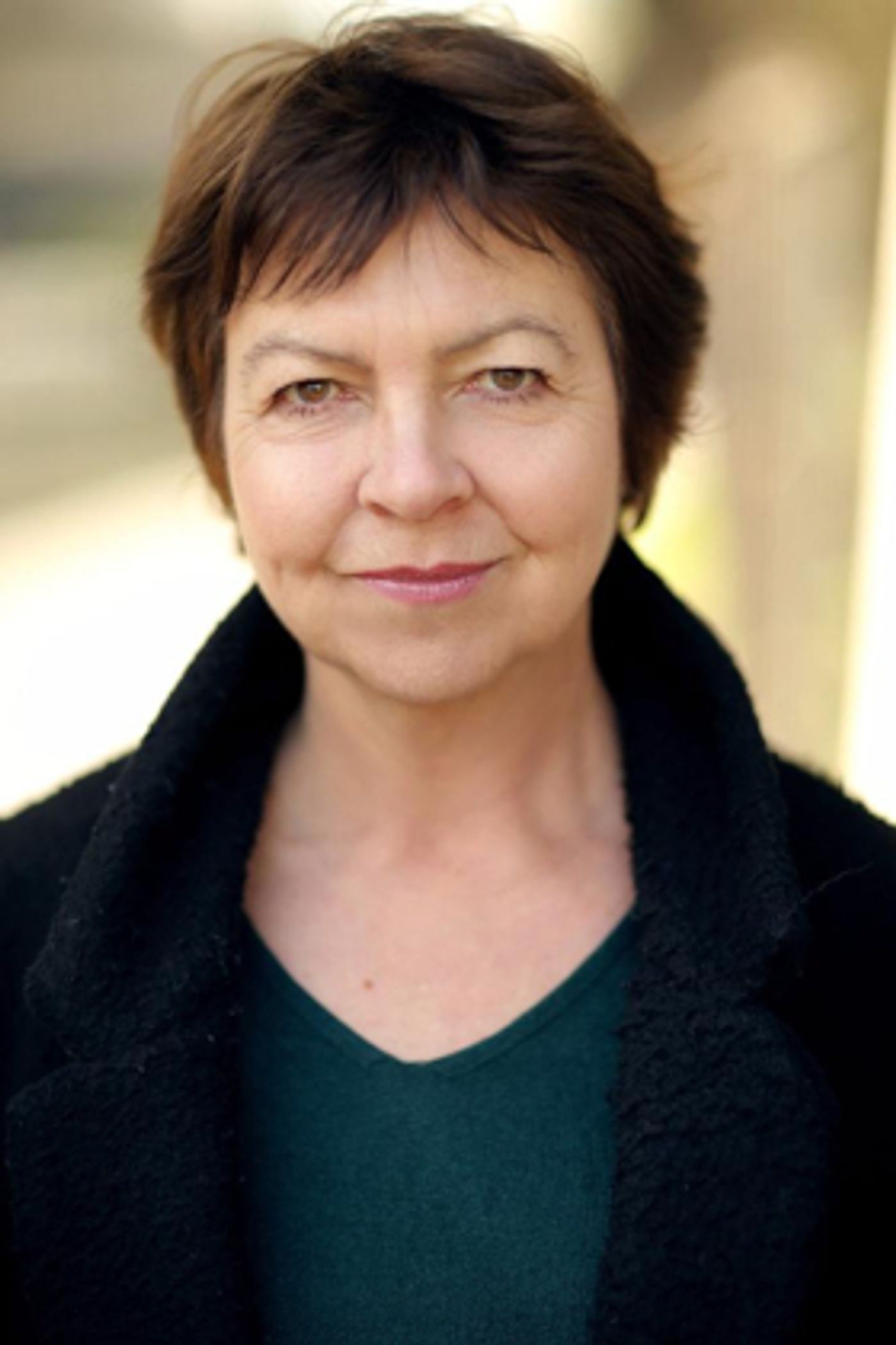 Tessa Peake-Jones and Aden Gillett to Lead 2018 UK Tour of THE WINSLOW BOY  Image