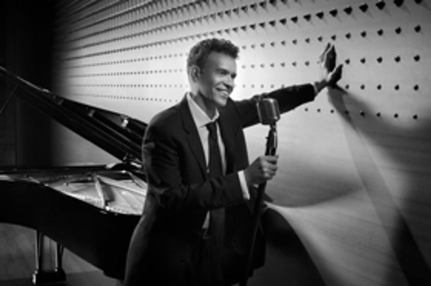 Brian Stokes Mitchell to Make Venetian Room Debut This October  Image