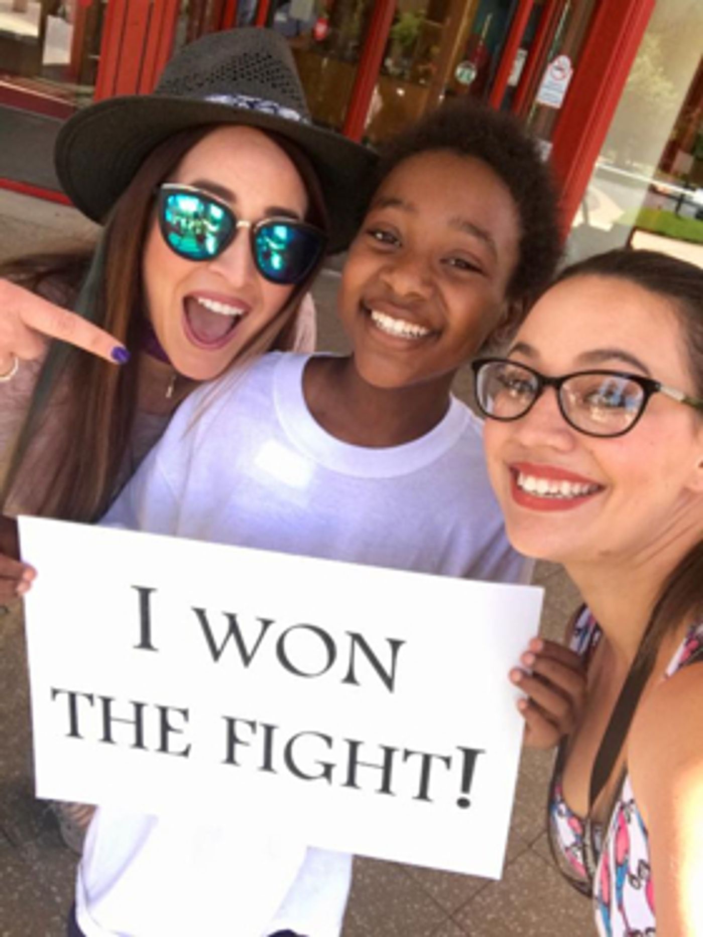 Chelsea Bain Visits St. Jude Children's Research Hospital  Image