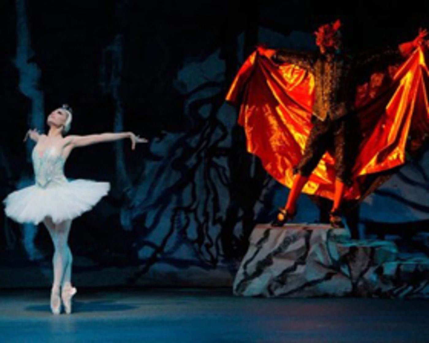 Review: NEW YORK CITY BALLET'S Swan Lake Features World Class Dancing but Lackluster Decor and Costumes  Image