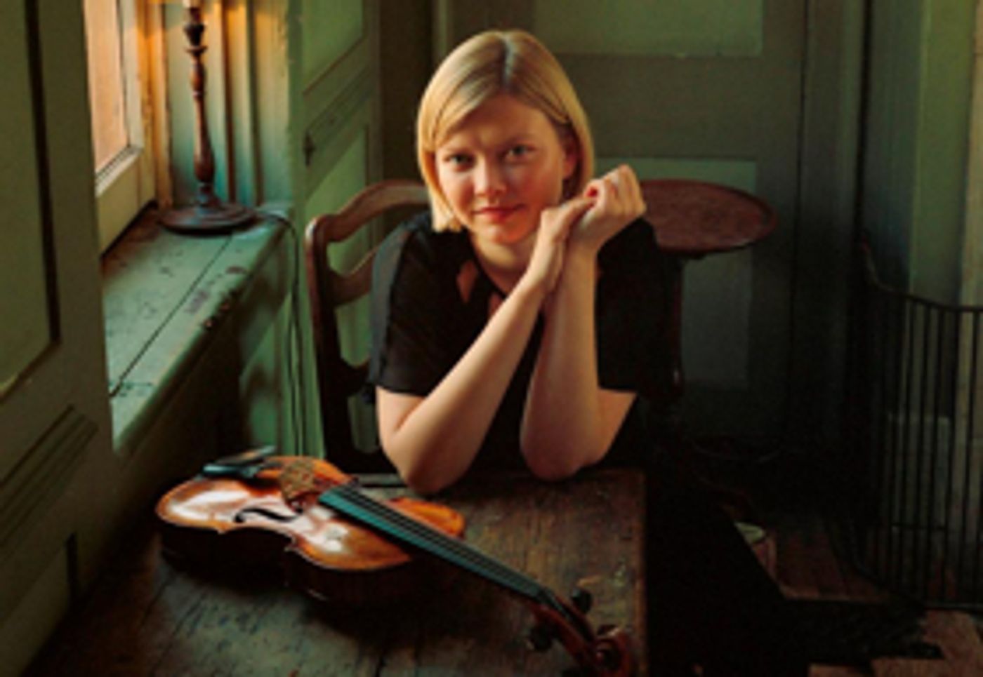 Young Russian Violinist Alina Ibragimova Debuts with Sydney Symphony Orchestra  Image