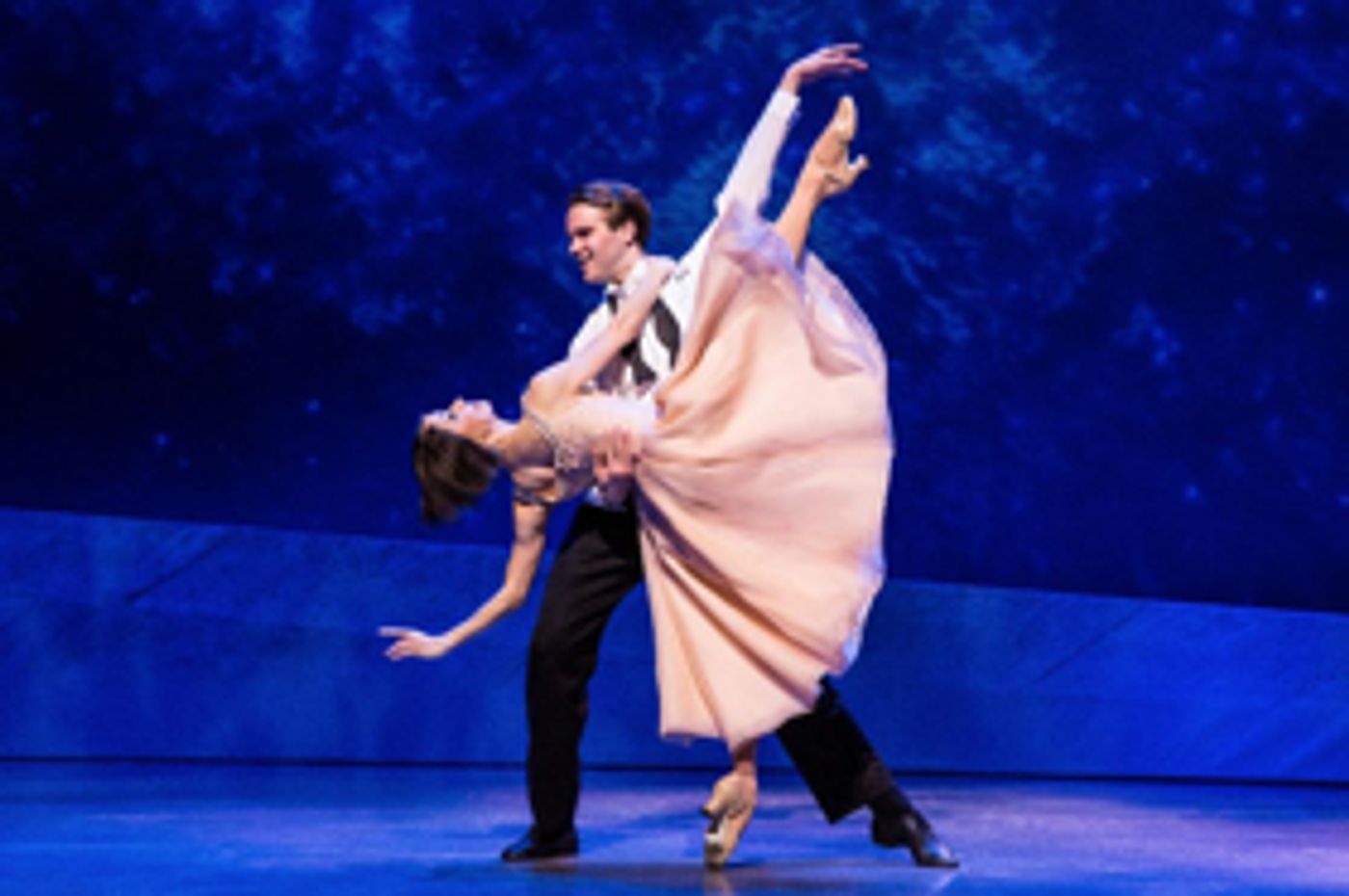 Review: AN AMERICAN IN PARIS National Tour at the Oriental Theatre  Image