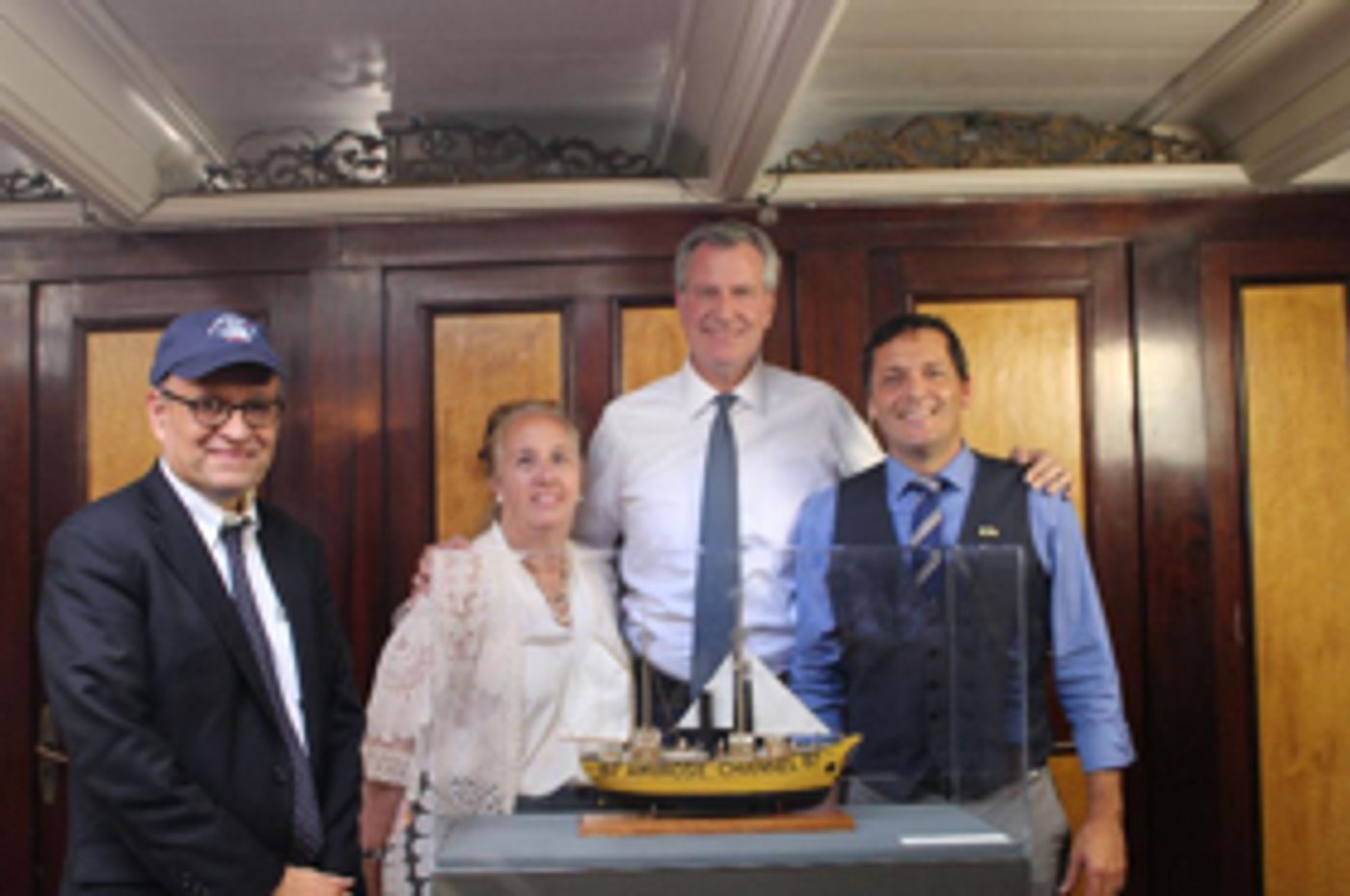 Mayor Bill de Blasio Visits South Street Seaport Museum  Image