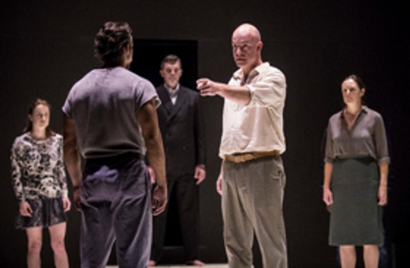 Ivo van Hove's A VIEW FROM THE BRIDGE Extends at the Goodman  Image