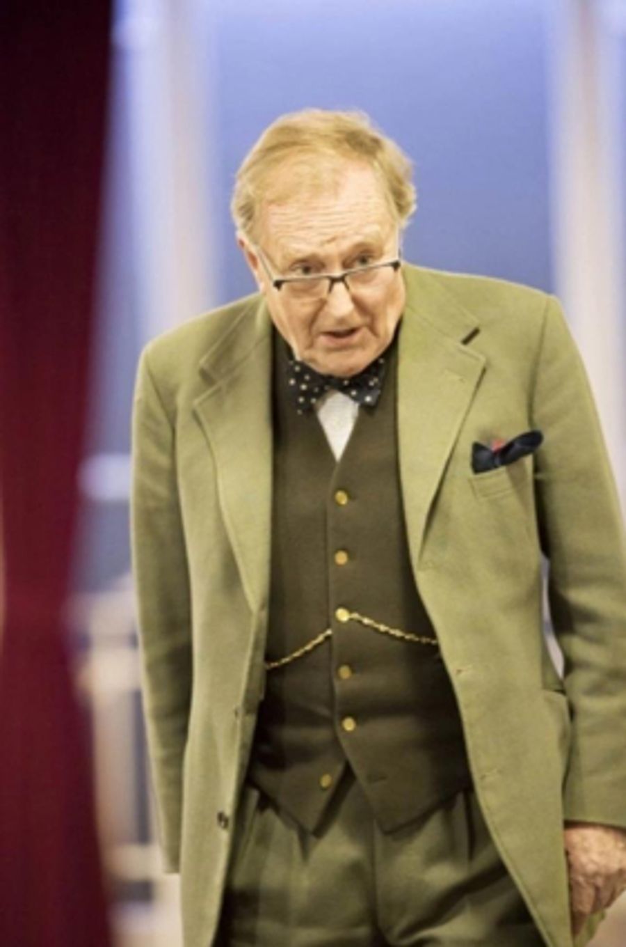 HARRY POTTER Alum Robert Hardy Passes Away at 91 Image