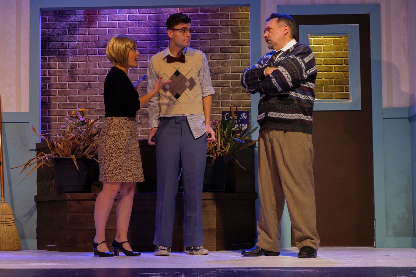LITTLE SHOP OF HORRORS Offers Big Things on a Small Stage  Image