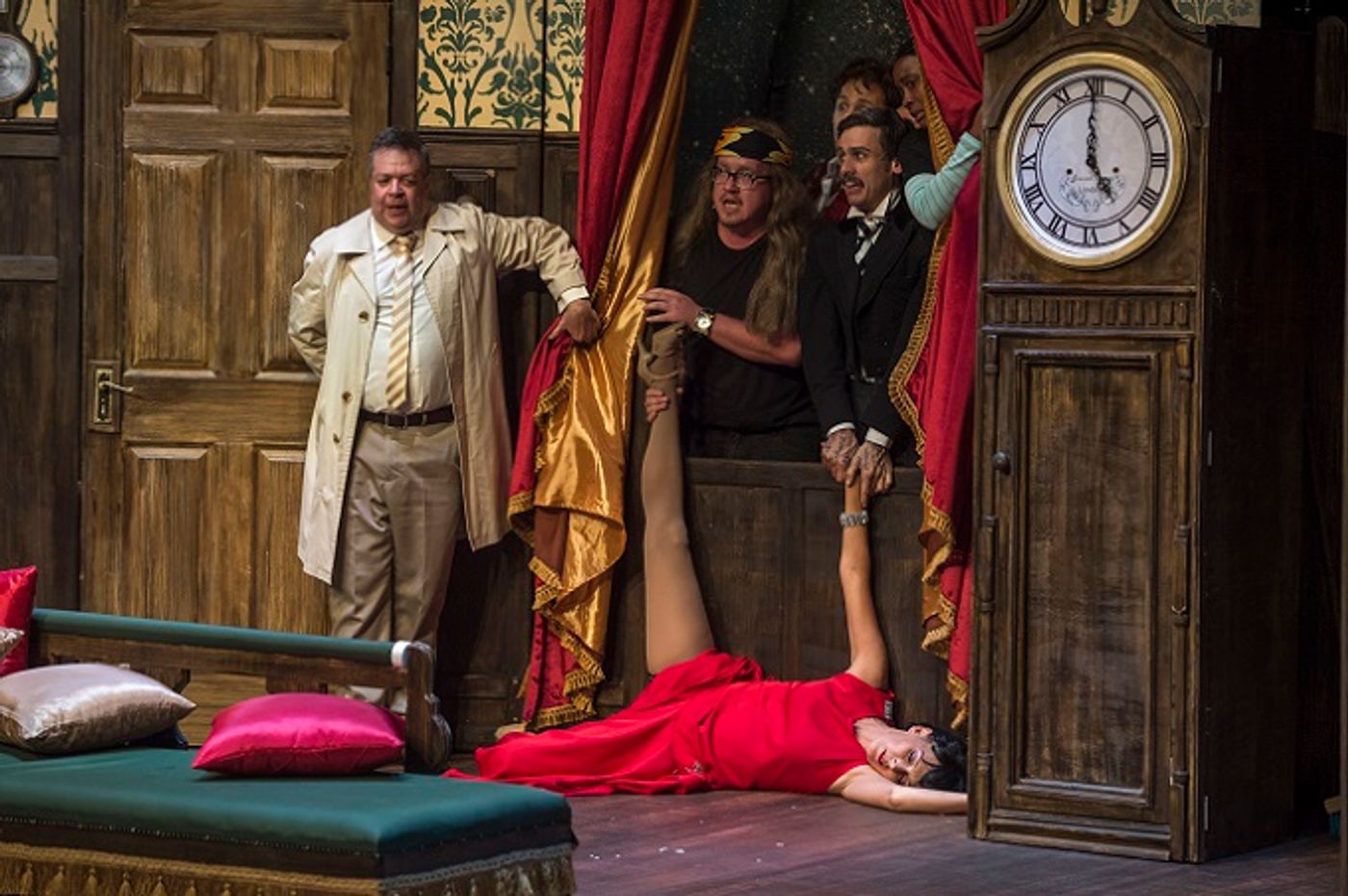 THE PLAY THAT GOES WRONG Returns to Pieter Toerien's Montecasino Theatre in South Africa for Encore Season  Image