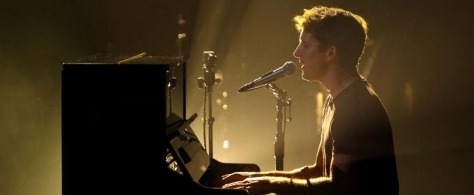 VIDEO: James Blunt Performs 'OK' on LATE LATE SHOW Video