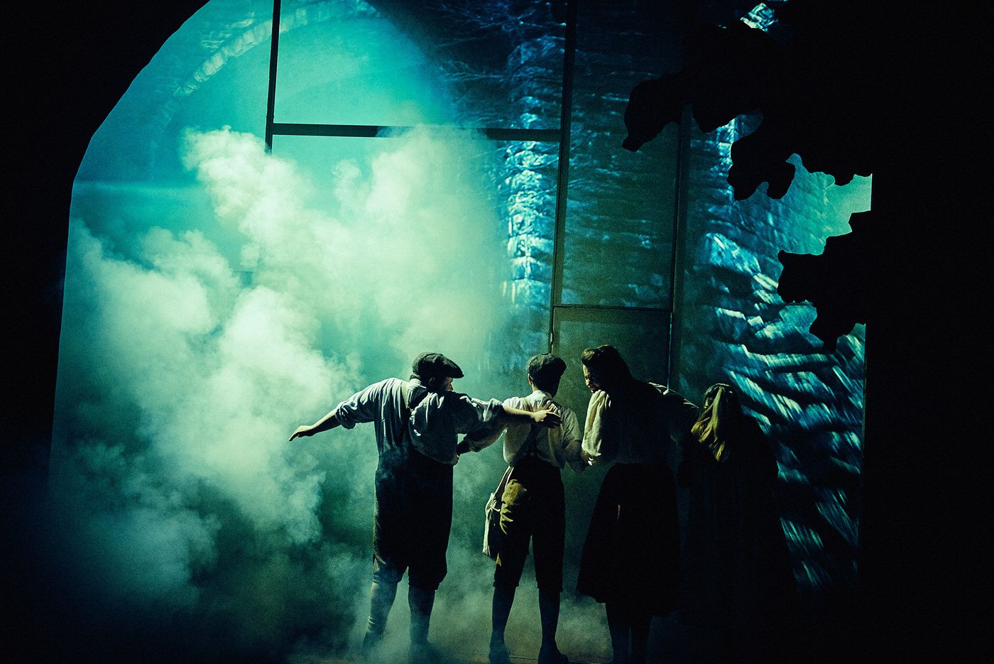 Review: THE RAILWAY CHILDREN, Exeter Northcott Theatre  Image