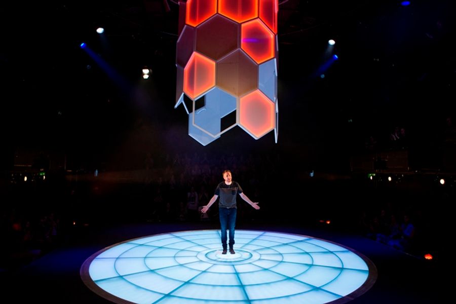 Review: THE MAJORITY, National Theatre Image