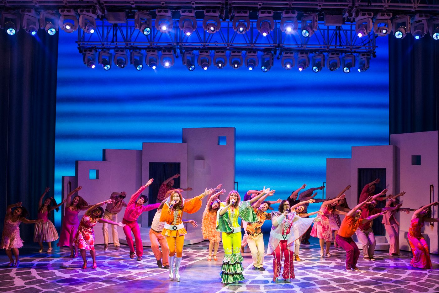Review: MAMMA MIA at Altria Theater  Image