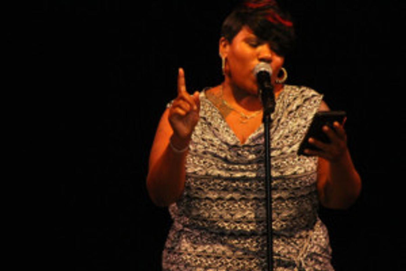 ArtsReach and Rheonna Nicole to Present LIPSTICK WARS POETRY SLAM  Image